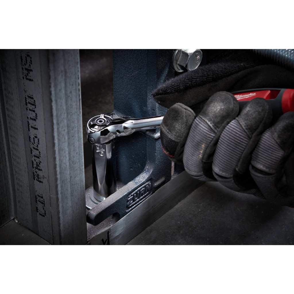 Zestaw_nasadek_⅜″_z_grzechotką_Milwaukee_Tradesman_3/8"_Ratchet_Set_-_12_pcs_2
