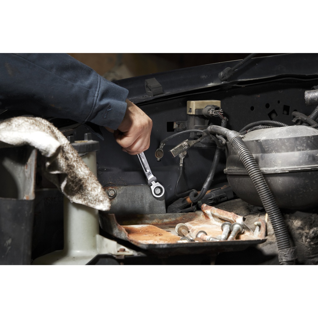 Klucze_płasko-oczkowe_MAXBITE™_z_ruchomą_główką_grzechotki_Milwaukee_Maxbite_Flex_Head_Ratcheting_Spanner_-_Metric_-_13_mm_1