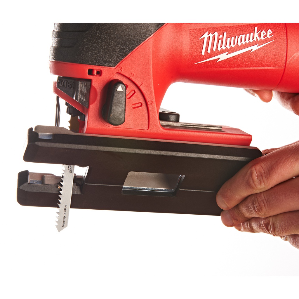 Heavy_Duty_Wyrzynarka_z_uchwytem_korpusowym_Milwaukee_JS_120_X_5