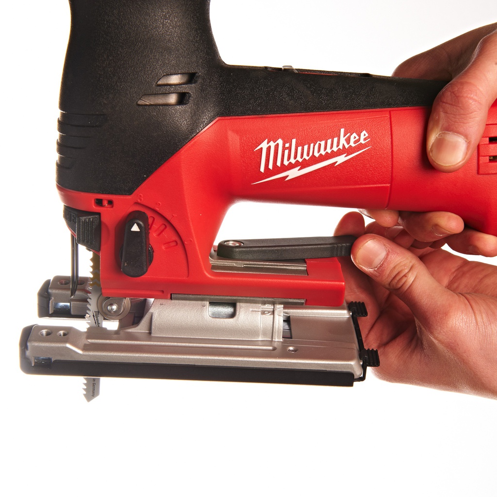 Heavy_Duty_Wyrzynarka_z_uchwytem_korpusowym_Milwaukee_JS_120_X_11