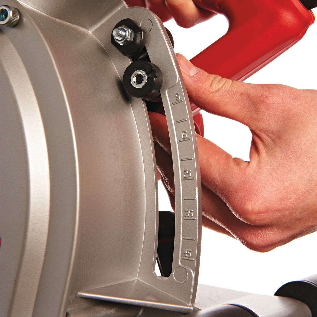 Bruzdownica_o_mocy_1900W_150_mm_(głębokość_cięcia_45_mm)_Milwaukee_WCS_45_8