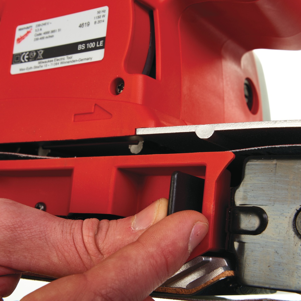 Szlifierka_taśmowa_4″_(100_mm)_Milwaukee_BS_100_LE_2