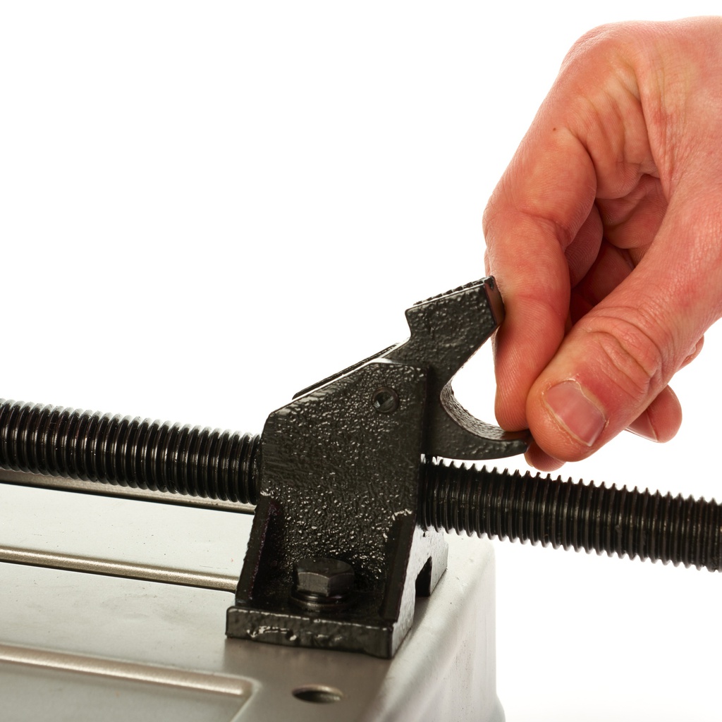 Przecinarka_do_metalu_o_mocy_2300_W_Milwaukee_CHS_355_5