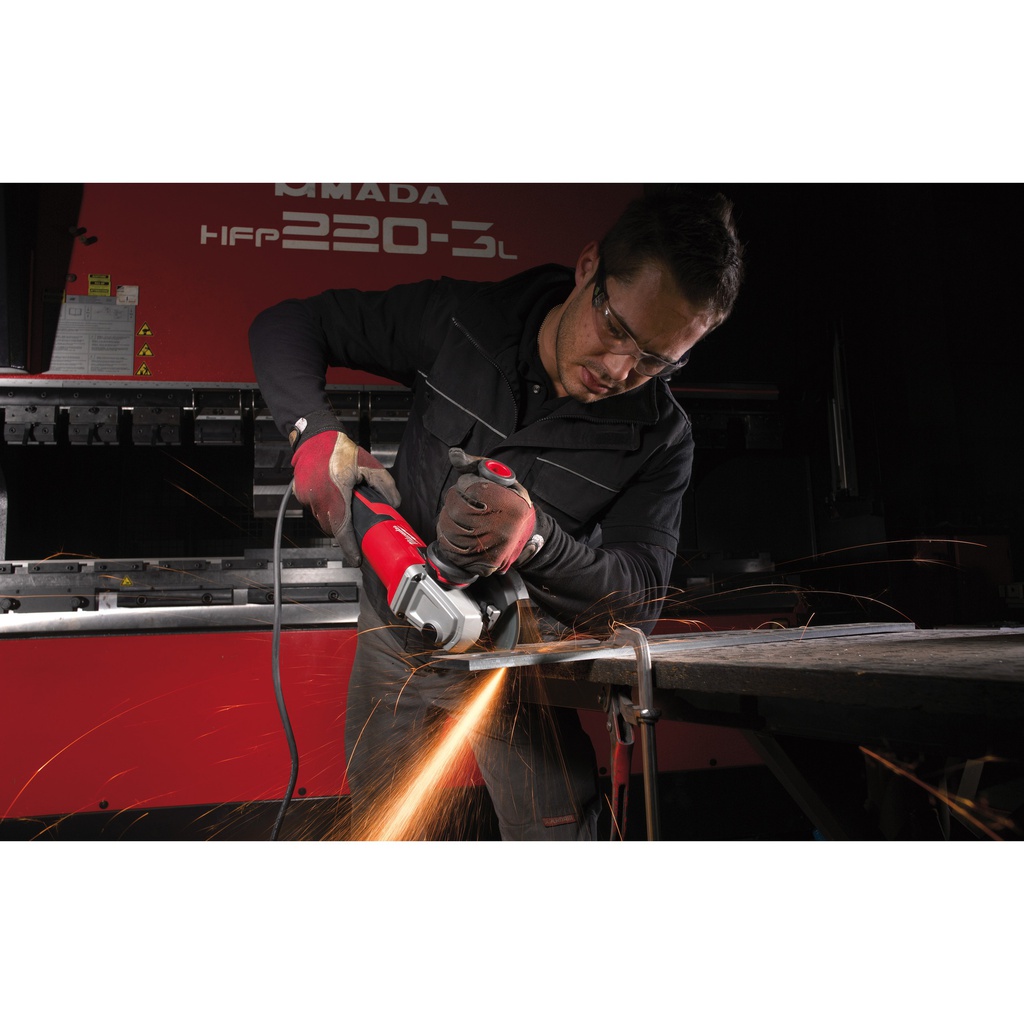 Szlifierka_kątowa_o_mocy_1550W_Milwaukee_AGV_15-125_XC_2