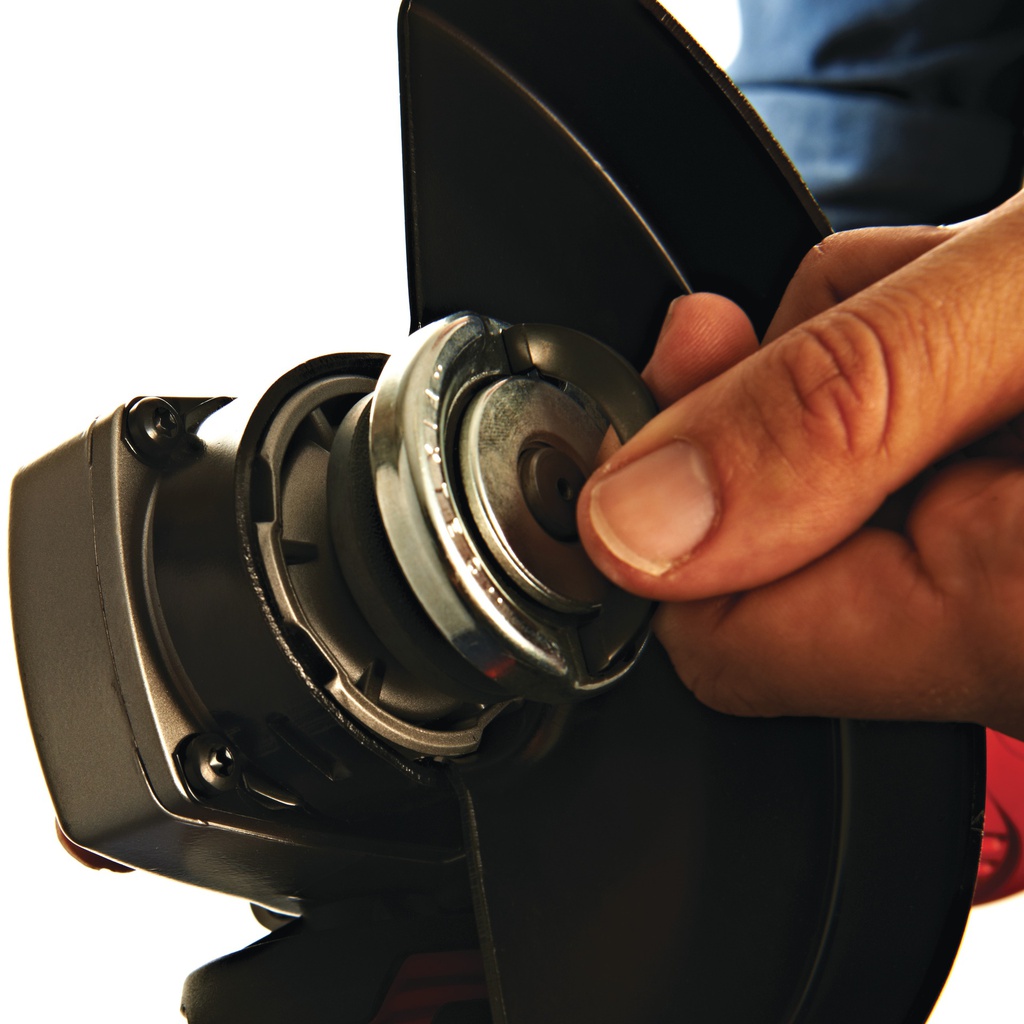 Szlifierka_kątowa_o_mocy_1750W_Milwaukee_AGV_17-150_XC_DMS_2