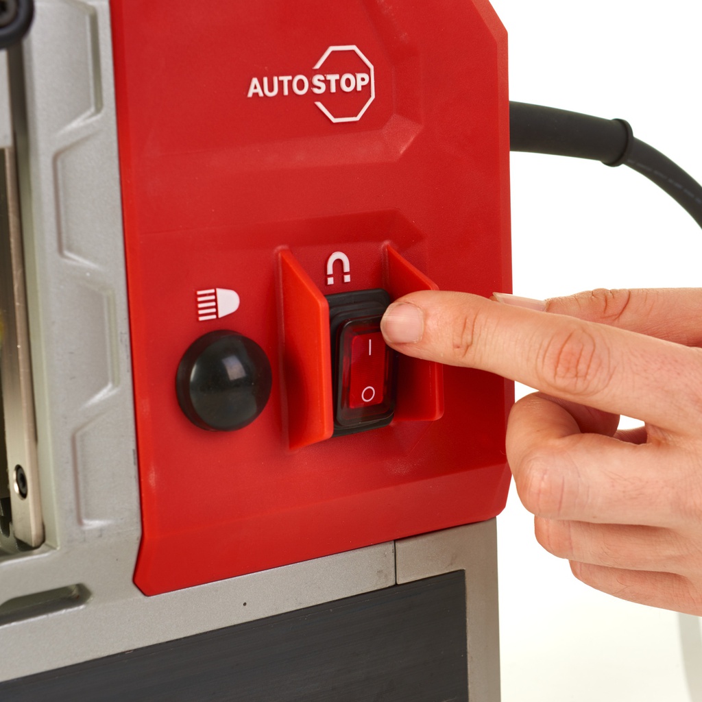 Wiertarka_magnetyczna_z_elektromagnesem_Milwaukee_MDE_41_3