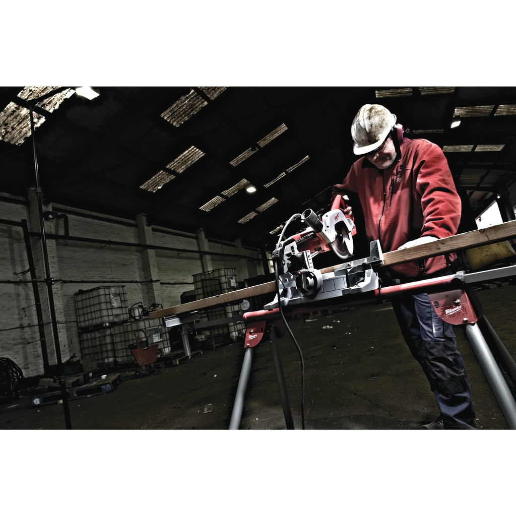 Kompaktowa_piła_ukosowa_216_mm_Milwaukee_MS_216_SB_2