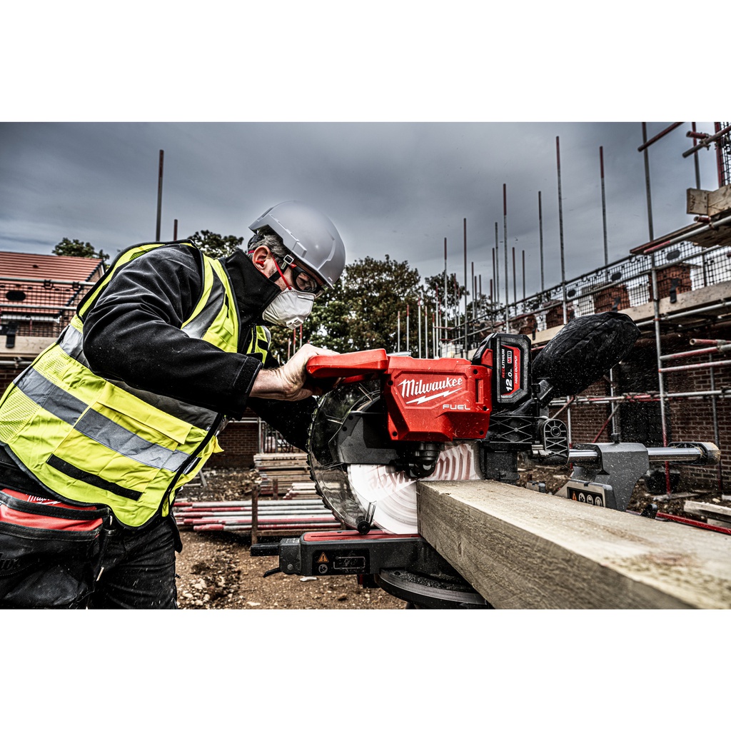 M18_FUEL™_ONE-KEY™_Piła_ukosowa_z_posuwem_305_mm_Milwaukee_M18_FMS305-121_2