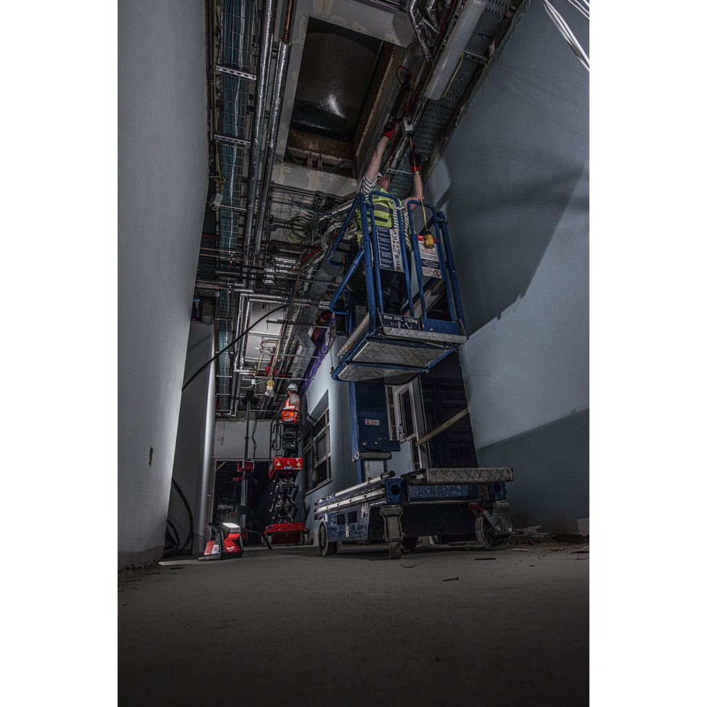 M18™_Lampa_do_oświetlania_strefowego_o_wysokiej_wydajności_Milwaukee_M18_HOAL-0_7