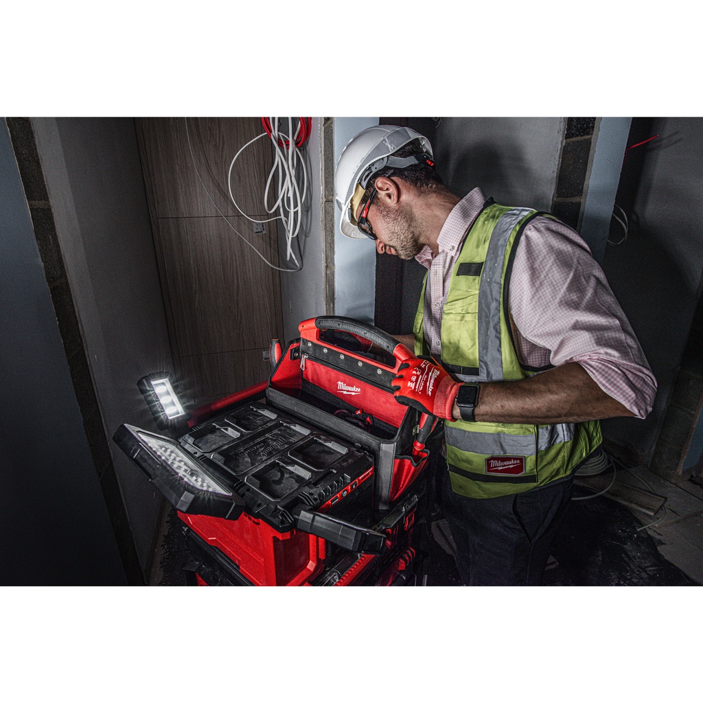 M18™_PACKOUT™_Lampa_do_oświetlania_strefowego_z_ładowarką_Milwaukee_M18_POALC-0_5