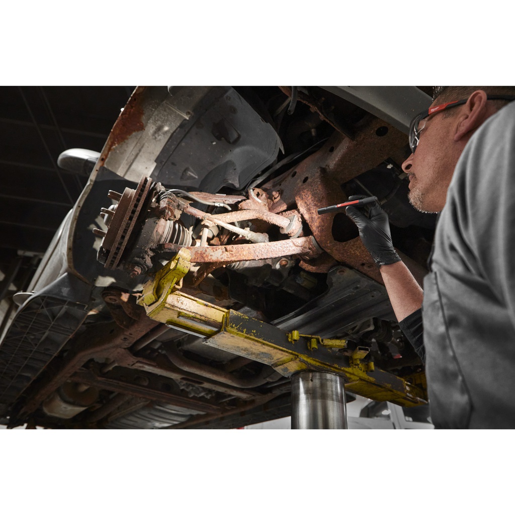 Latarka_z_wbudowanym_akumulatorem_USB-_250_lumenów_Milwaukee_IR_PL250_2