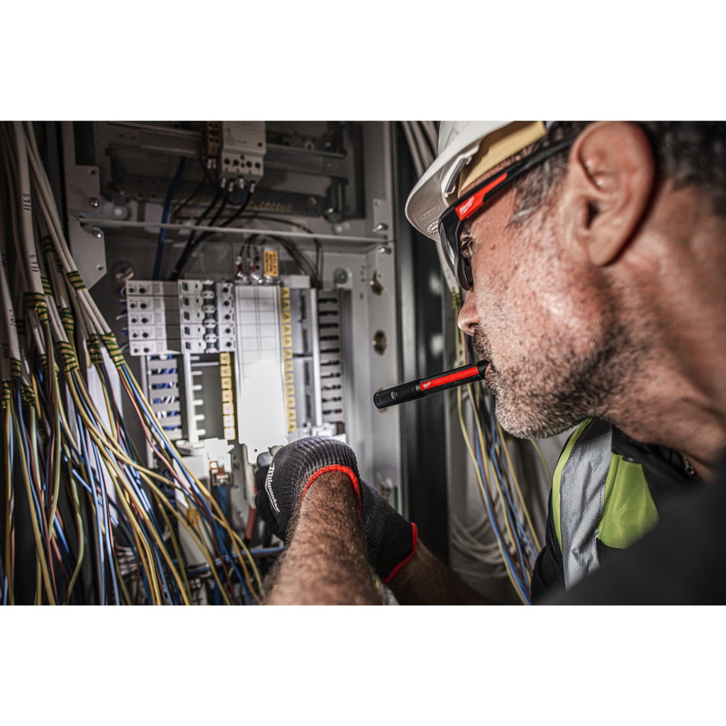 Latarka_z_wbudowanym_akumulatorem_USB-_250_lumenów_Milwaukee_IR_PL250_6