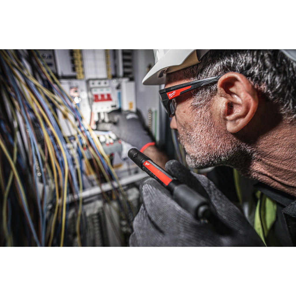 Latarka_z_wbudowanym_akumulatorem_USB-_250_lumenów_Milwaukee_IR_PL250_7