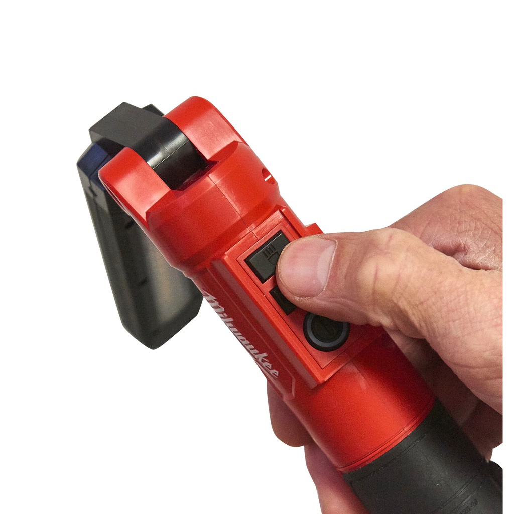 Latarka_akumulatorowa_USB_550_lumenów_Milwaukee_L4_SL550-301_15