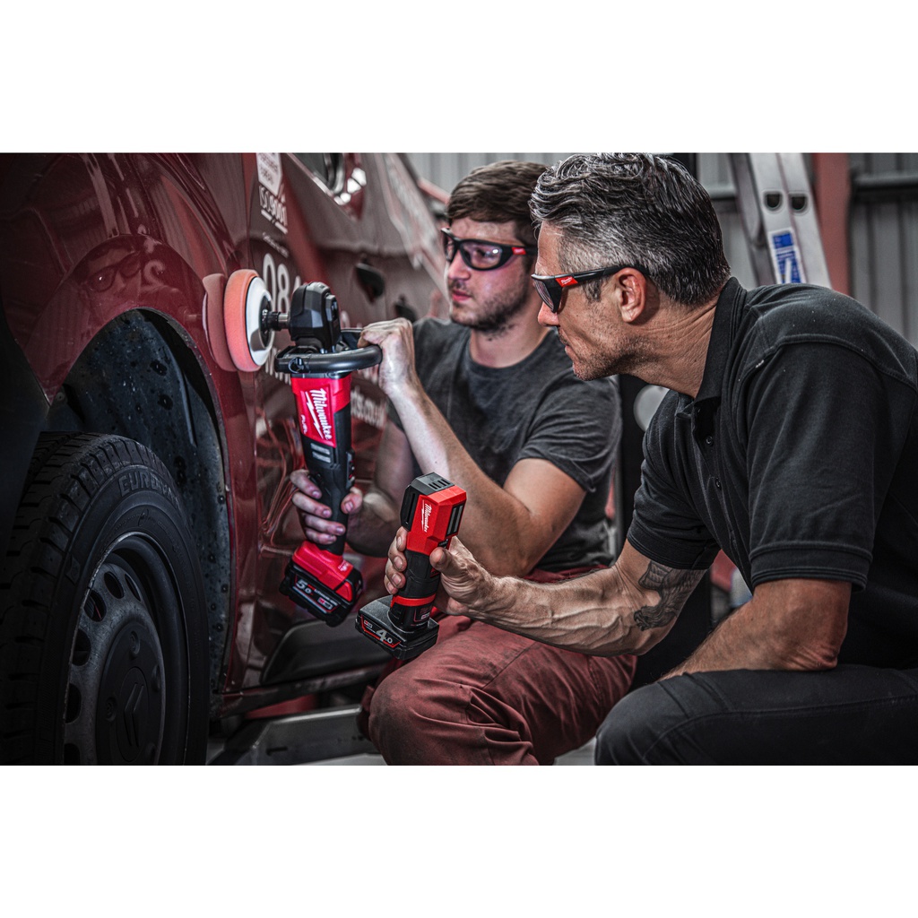 M12_Latarka_dopasowująca_kolor_Milwaukee_M12_CML-401_9