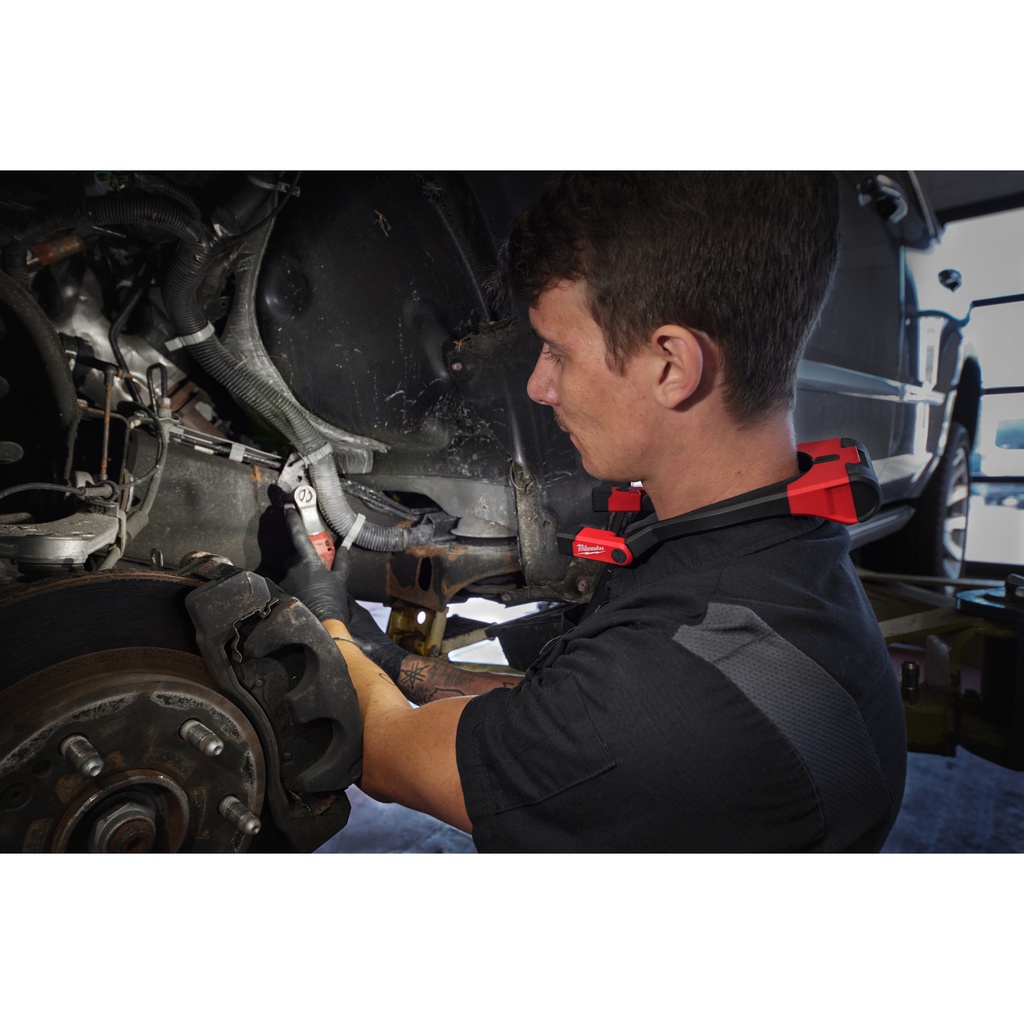 Latarka_na_szyję_ładowana_przez_USB_400_lumenów_Milwaukee_L4_NL400-301_3