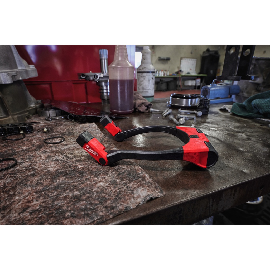 Latarka_na_szyję_ładowana_przez_USB_400_lumenów_Milwaukee_L4_NL400-301_4