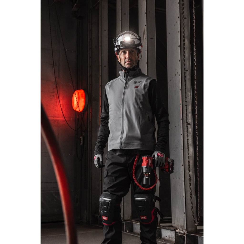 Latarka_czołowa_ładowana_przez_USB_600_lumenów_Milwaukee_L4_BOLTHL-301_5