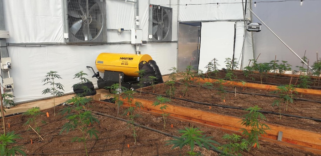 Nagrzewnica olejowa z odprowadzeniem spalin Master BV 400