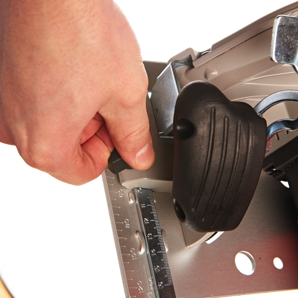 Pilarka_tarczowa_190_mm_(głębokość_cięcia_65_mm)_Milwaukee_SCS_65_Q_14