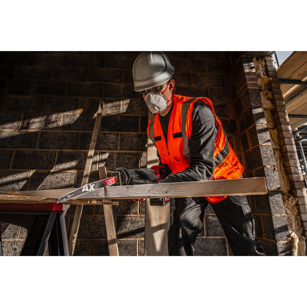 Drewno_z_gwoździami:_Brzeszczoty_AX_z_węglikiem_Milwaukee_TCT_AX_150_x_5_-_1pc_1