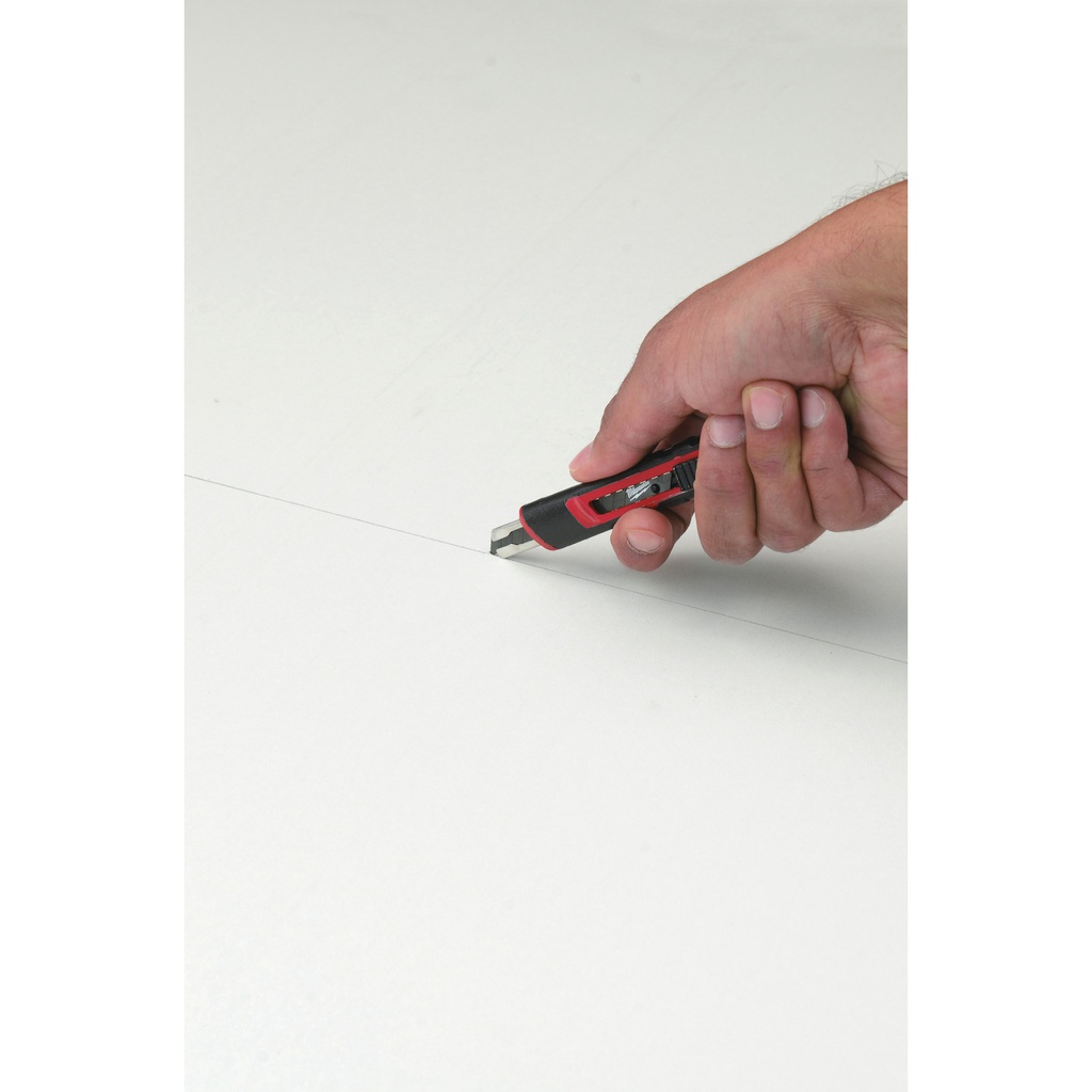 Nożyk_z_łamanym_ostrzem_Milwaukee_Snap_knife_9_mm_1